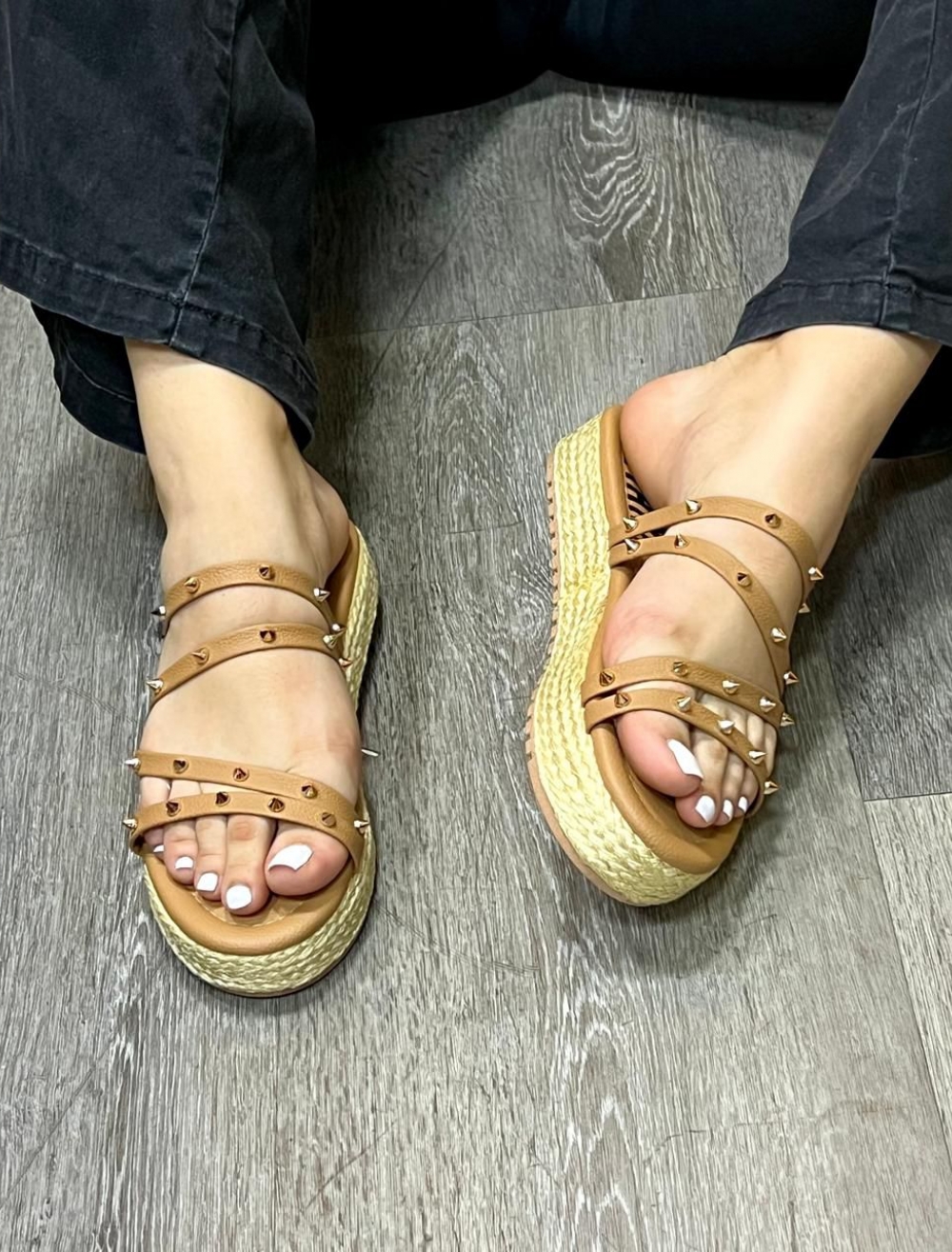 Sandalias Suela Yute con taches en Capellada